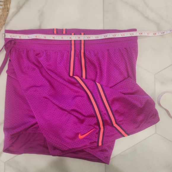 [ Nike] dry fit womens size Medium,  CUTEST purple & orangish/ pink  sportshorts - Picture 15 of 16